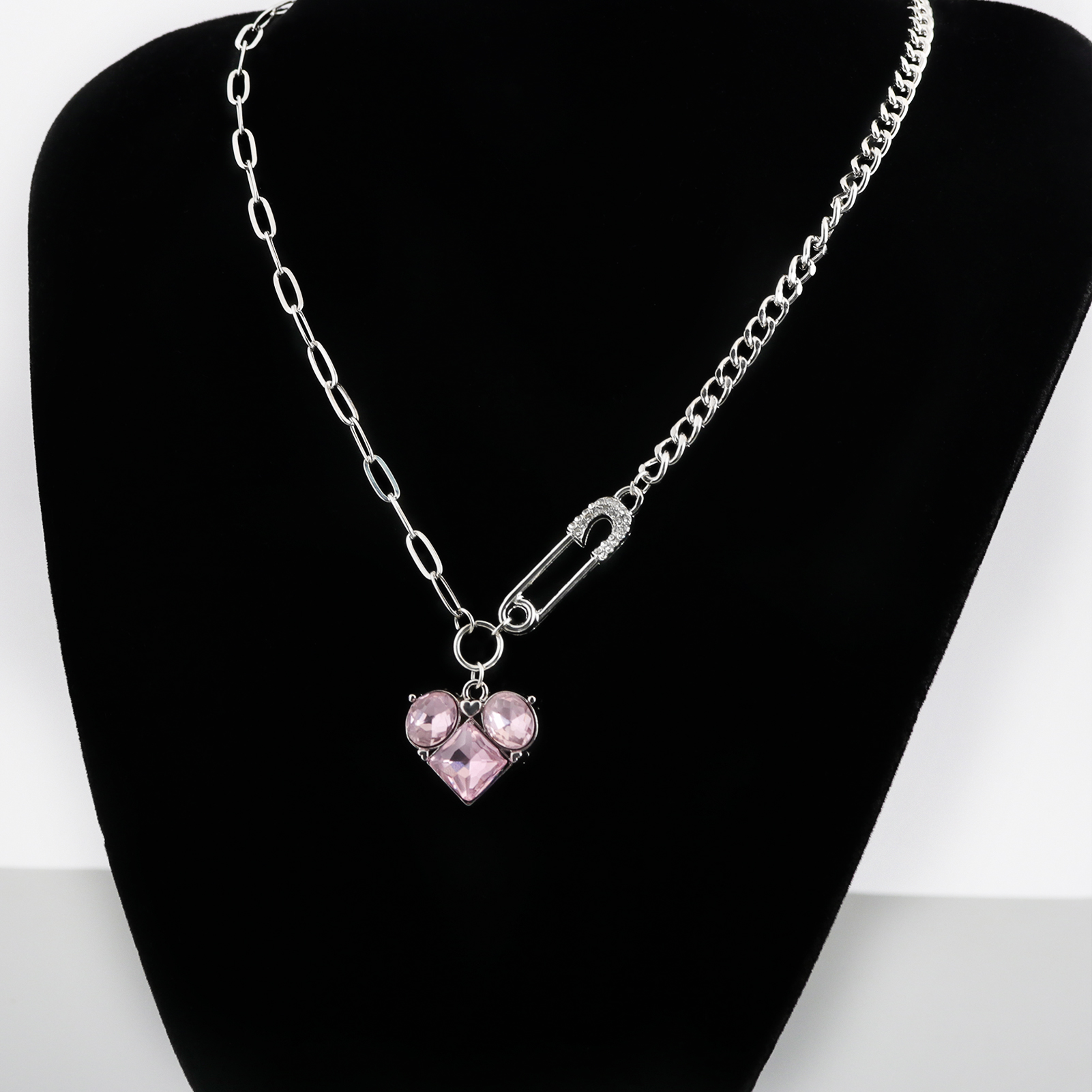 Heart-Shaped Diamond Paperclip - Party Games In Spanish recension och pris