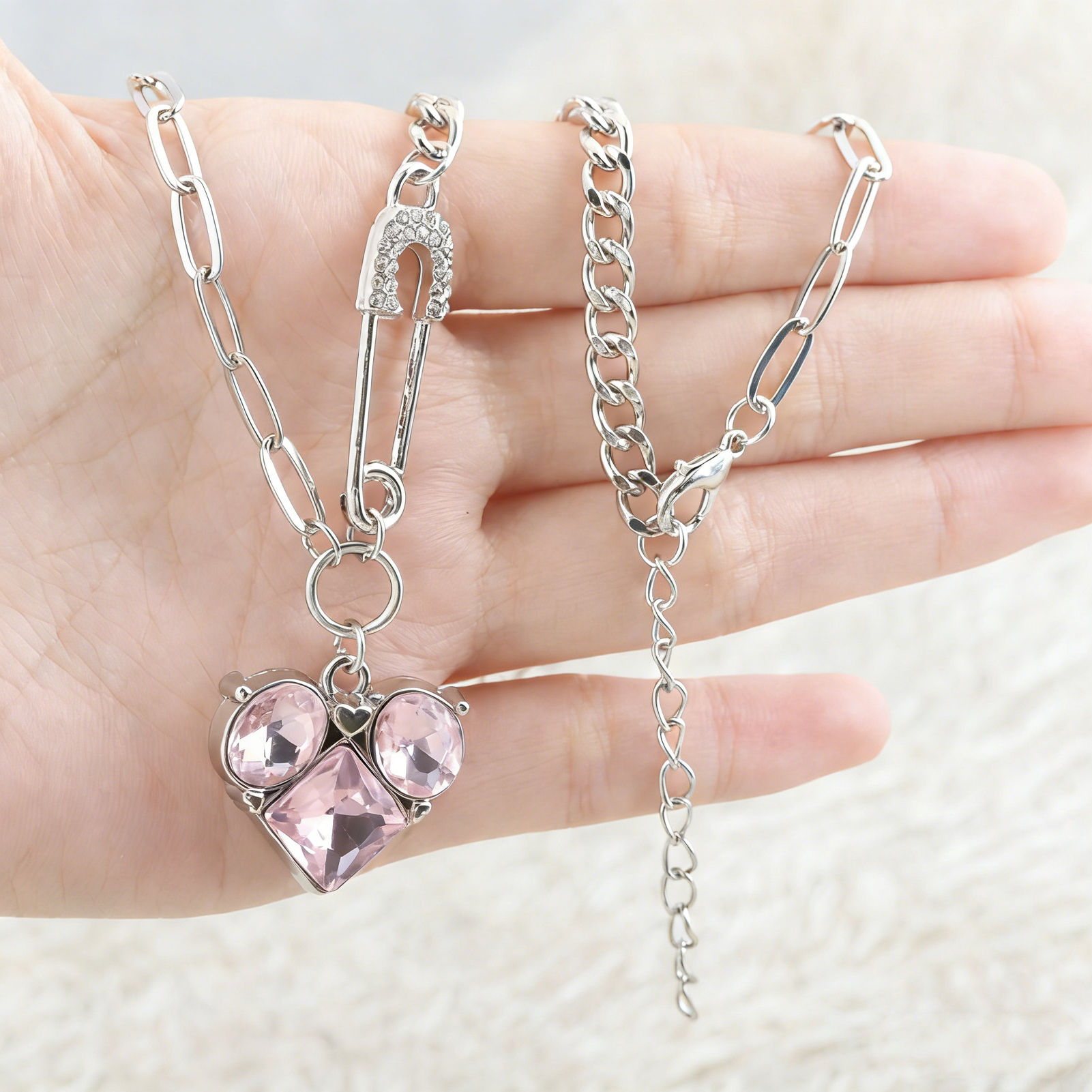 Heart-Shaped Diamond Paperclip - Party Games In Spanish recension och pris